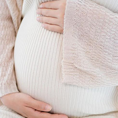 从 “牛马👩‍💻🇬🇩”“社畜”🇰🇾🏬 的自嘲到 “爱🇲🇩♥